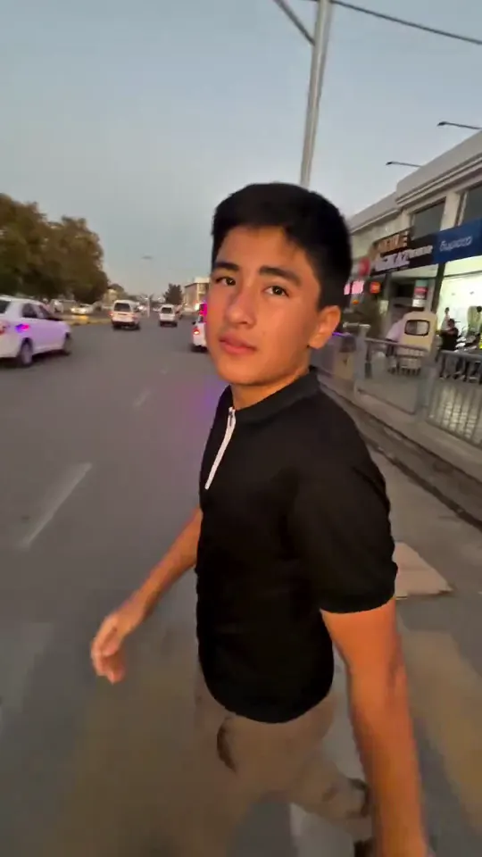 Jarqo'rg'on masjidi oldida Pingvin hot-doglari